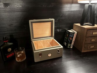Mezmob İspanyol Sedir Humidor Puro Kutusu Baskı Kilitli Fitilli Haki Yeşil Lake Boya Analog - Thumbnail