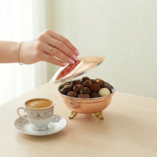 Shark Anatolia El Dövmesi Ayaklı Bakır Defne Şekerlik, Kapaklı, Pirinç Kulplu Otantik Bakır Lokum Sunumluk Kırmızı Bakır - 4