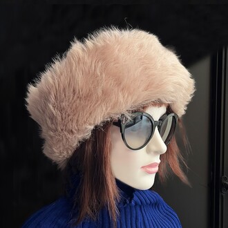 Shark Anatolia - Leather Winter Hat For Women 100% Soft Wool Fur, Light Pink Fur