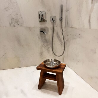 Shark Anatolia İroko Ahşap Banyo Taburesi Oturak ve Beyaz Bakır Hamam Tası Seti - 7