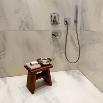 Shark Anatolia İroko Ahşap Banyo Taburesi Oturak ve Beyaz Bakır Hamam Tası Seti - 8