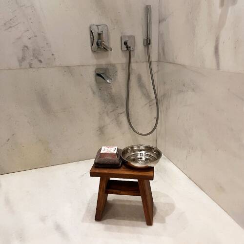 Shark Anatolia İroko Ahşap Banyo Taburesi Oturak ve Beyaz Bakır Hamam Tası Seti - 9