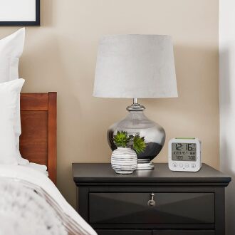 TFA Bingo Işık Sensörlü Ekran Aydınlatmalı Alarmlı Dijital Saat Beyaz - 6