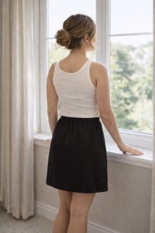 U&ME Tek Yırtmaç Diz Üstü Kadın Jupon Etek Altı Astar İçlik, Kaygan Kumaş Rahat Kısa Jupon Siyah - 3