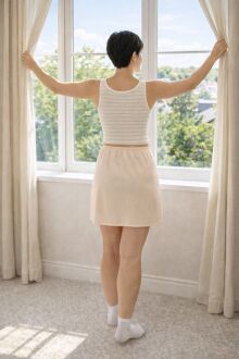 U&ME Tek Yırtmaç Diz Üstü Kadın Jupon Etek Altı Astar İçlik, Kaygan Kumaş Rahat Kısa Jupon Ten - 4